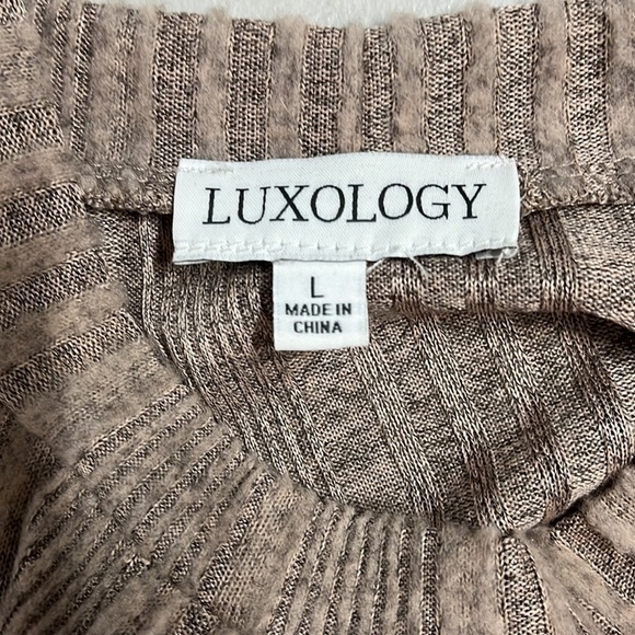 LUXOLOGY women’s top. New but no tags - Picture 3 of 4